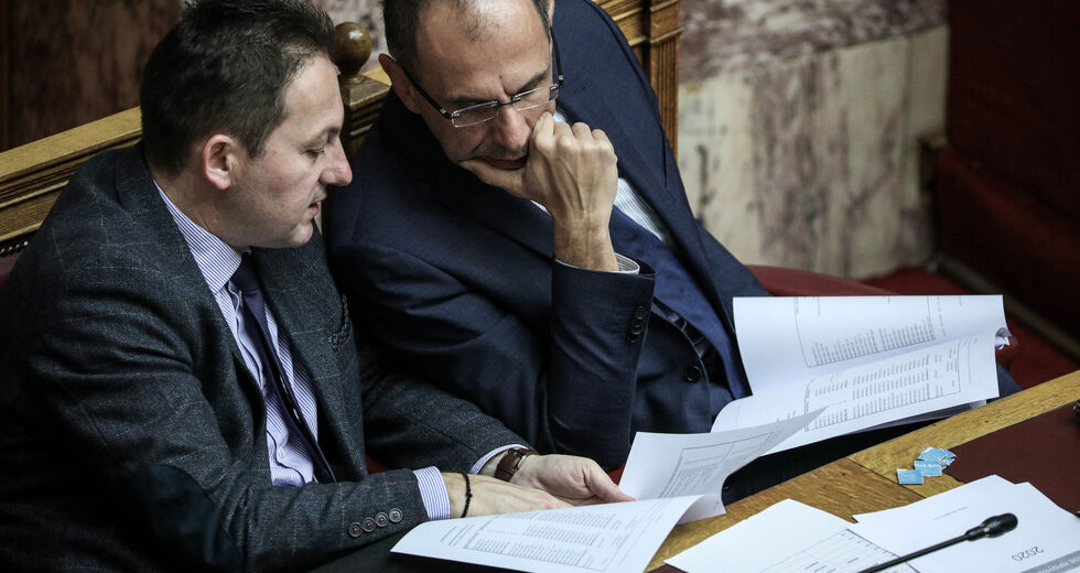 Διχόνοια και πολυγλωσσία στην κυβέρνηση