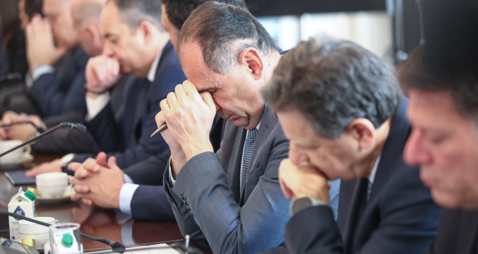 Κλάψτε υπουργοί, κλάψτε με μαύρο δάκρυ