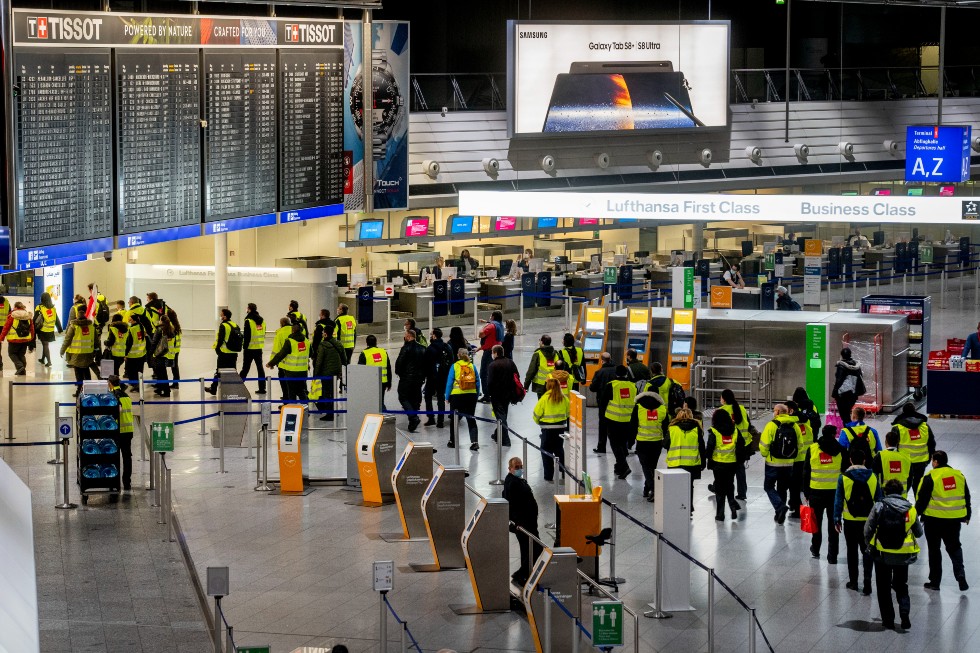 Επεκτείνεται η απεργία, μεγαλώνει η αναστάτωση στα γερμανικά αεροδρόμια