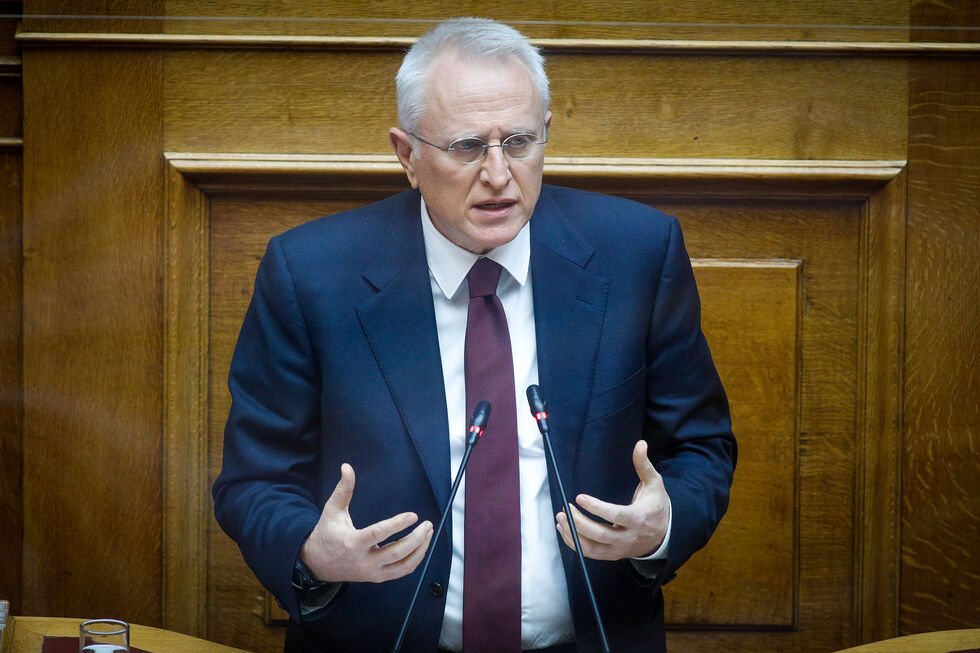 Παράταση στη μονοπωλιακή διαχείριση για τα απόβλητα των πλοίων στον Πειραιά
