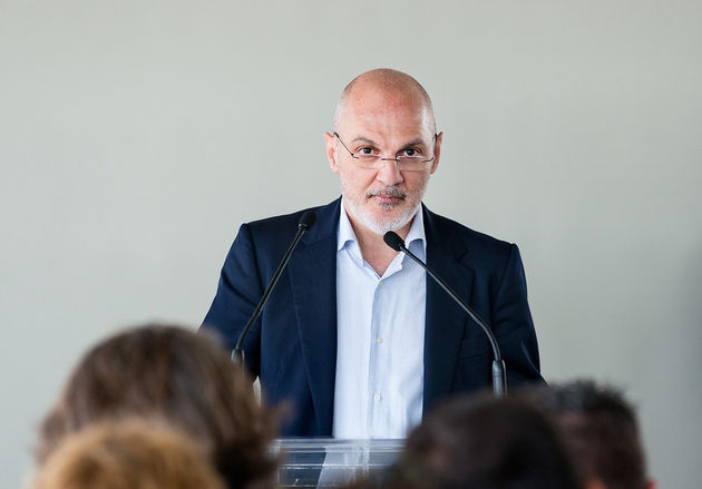 Ερωτήματα για την παραίτηση Τροχόπουλου