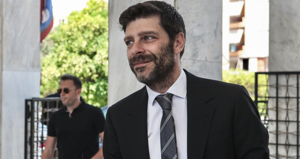 «Δε μας ενδιαφέρουν τα πτυχία, οντισιόν θα κάνουμε»