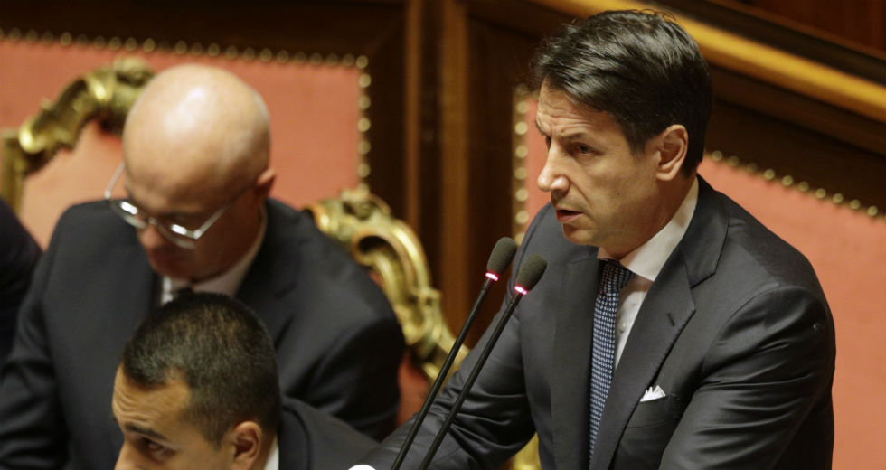 Εντείνονται τα έκτακτα μέτρα, αυξάνονται τα κρούσματα και οι νεκροί