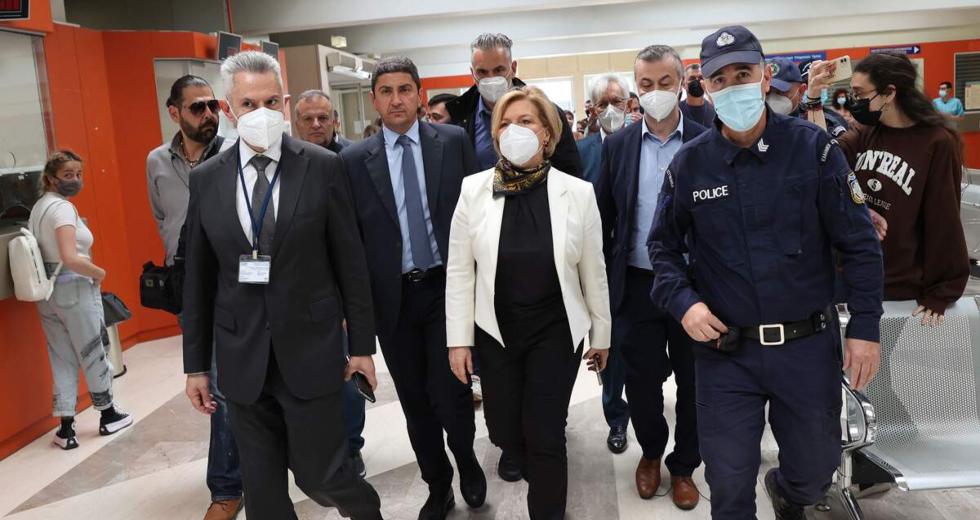 Ηράκλειο: Με διαμαρτυρία υποδέχθηκαν την Μίνα Γκάγκα στο ΠΑΓΝΗ