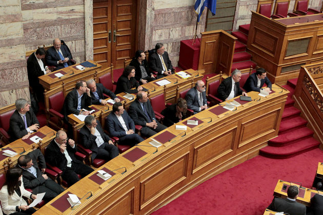 Τέρμα οι αυταπάτες, με ή χωρίς γραβάτες