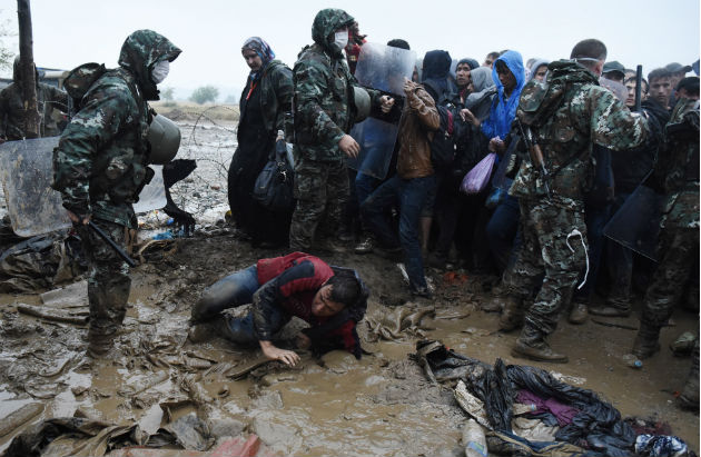 Αντιμέτωποι με τον φόβο, την πείνα και τώρα τη βροχή
