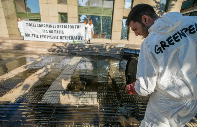 Η Greenpeace στο υπουργείο Περιβάλλοντος και Ενέργειας