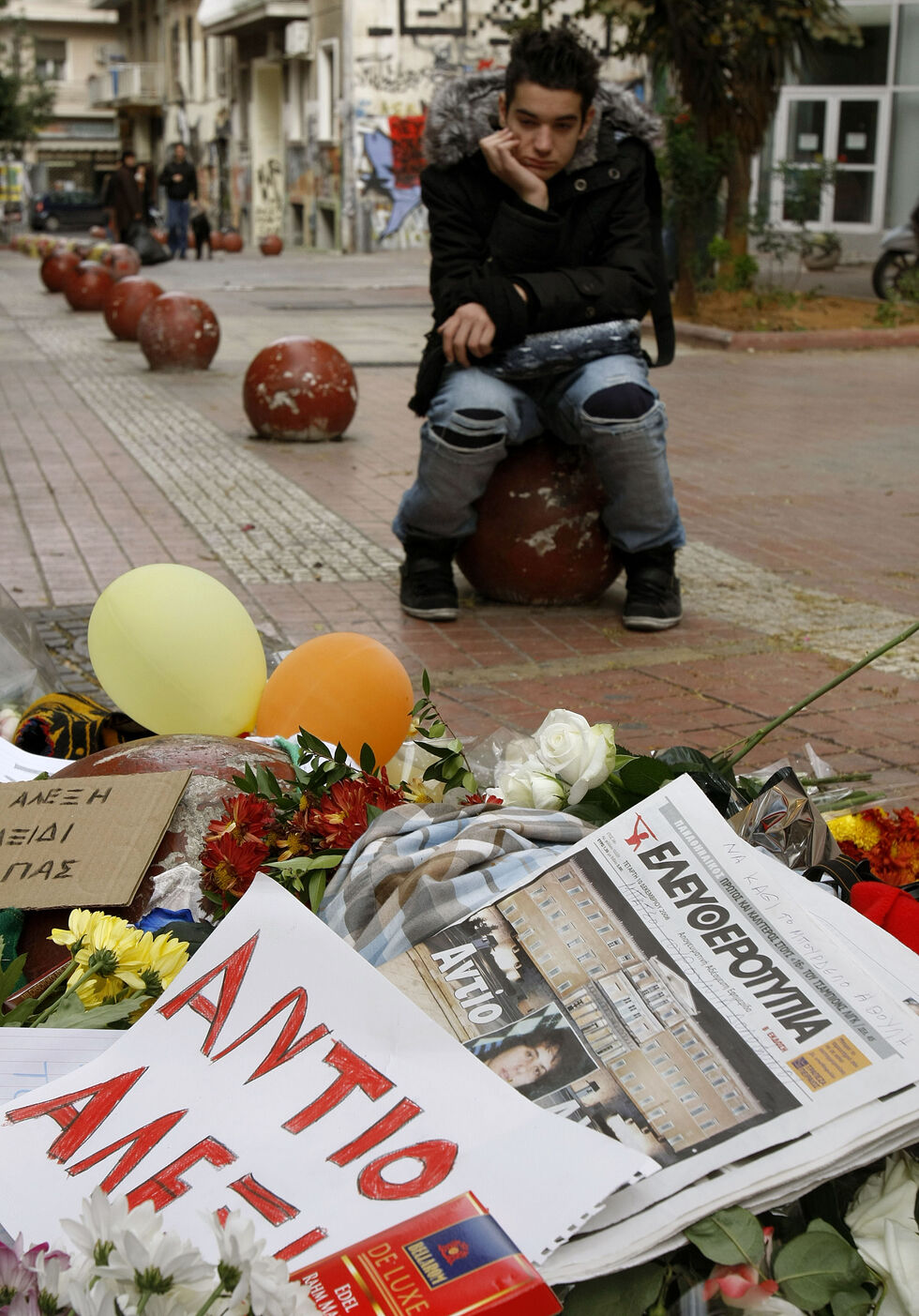 Ενα λουλούδι στη μνήμη του Αλέξανδρου, ενάντια στην τρομοκρατία