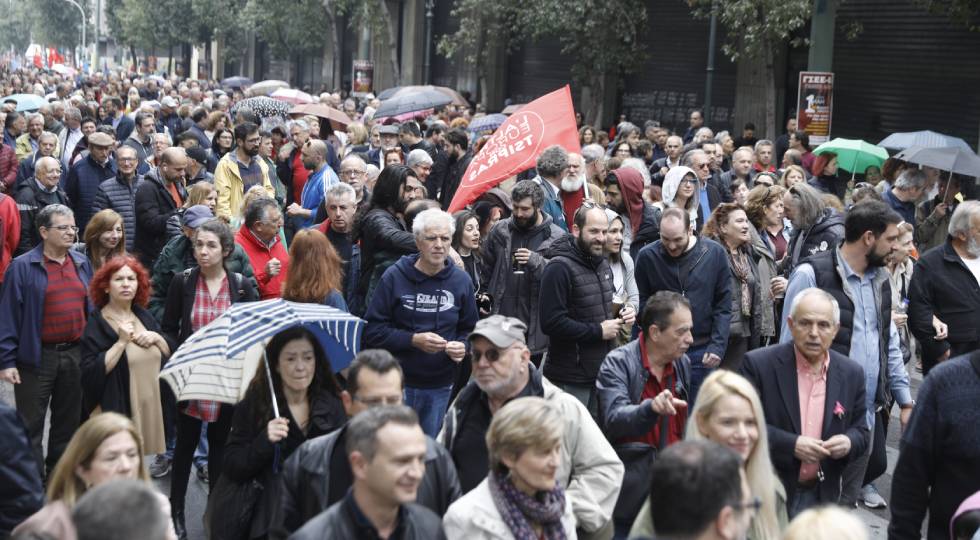 Μαζικές διαδηλώσεις για την Πρωτομαγιά με αιχμή εργασιακά και Τέμπη