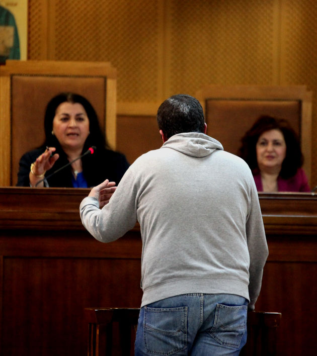 Ηταν «παρατηρητής», γι’ αυτό δεν είδε τίποτα! [22-12-2015]