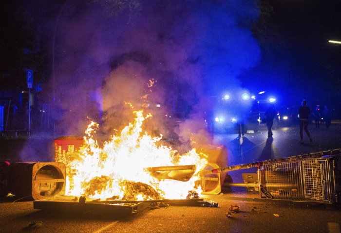 Αναζητούνται ευθύνες για τις βίαιες διαδηλώσεις στο Αμβούργο