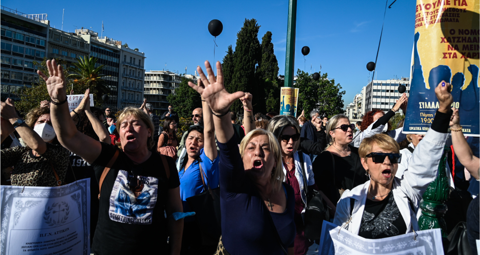 Βροντερό «όχι» στις αναστολές των υγειονομικών