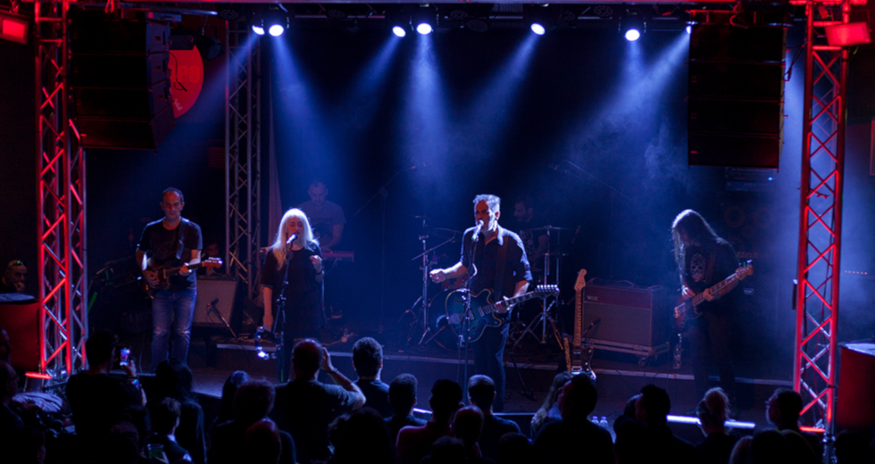 Ανταπόκριση: Thee Holy Strangers, Eliana One Woman Band