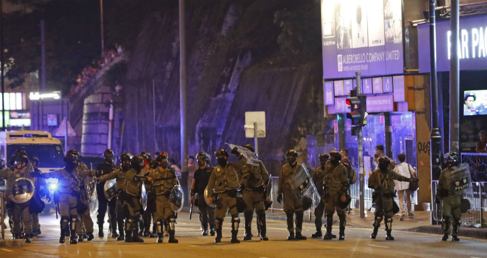 Χρώματα στο Πεκίνο, άγρια καταστολή στο Χονγκ Κονγκ