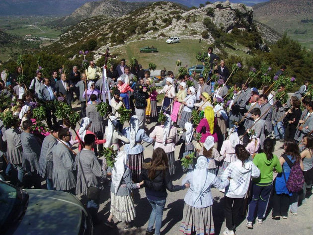 «Εδώ είν’ αλώνι για χορό!»