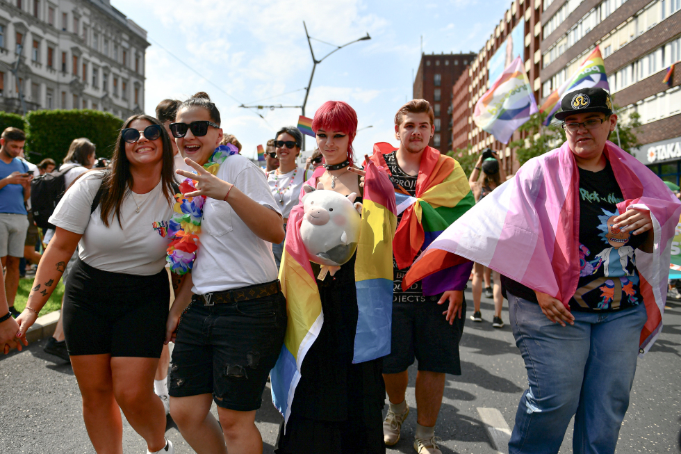 Pride: Χιλιάδες στη Βουδαπέστη έστειλαν ηχηρό μήνυμα στον ομοφοβικό Όρμπαν