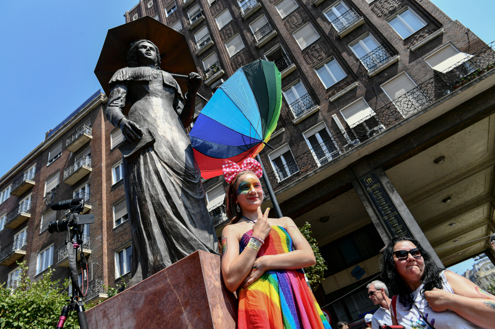 Pride: Χιλιάδες στη Βουδαπέστη έστειλαν ηχηρό μήνυμα στον ομοφοβικό Όρμπαν