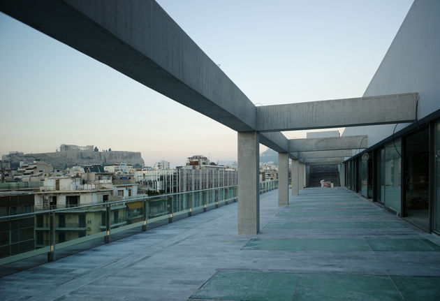 Ο Φαμπρ έρχεται, ο Λιβαθινός μένει