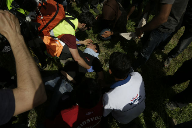 Πετροπόλεμος και δακρυγόνα στην Ειδομένη