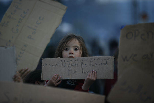 Παραμένουν στην Ειδομένη οι πρόσφυγες