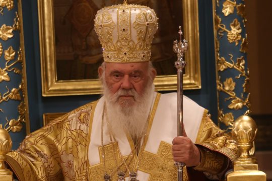«Η εκκλησία δεν εκδικείται», ο Ιερώνυμος αποδοκιμάζει τις επιθέσεις σε πολιτικούς