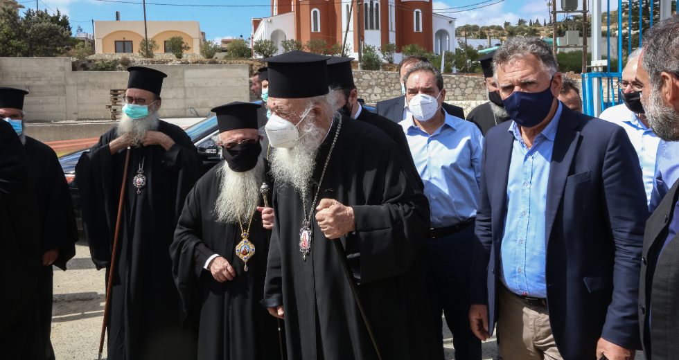 Στο Ηράκλειο ο αρχιεπίσκοπος Ιερώνυμος, επισκέφθηκε τους σεισμόπληκτους