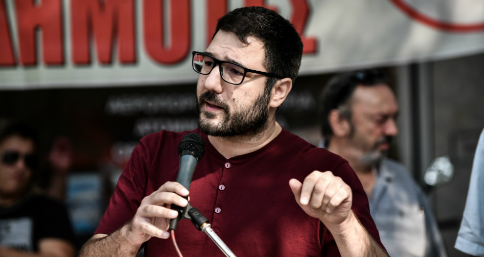 «Τα παγκάκια στοιχίζουν όσο 10 αποζημιώσεις εργαζόμενου σε αναστολή»
