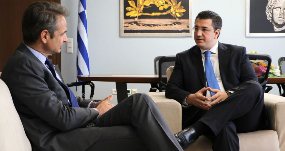 Η συνάντηση του πρωθυπουργού με τον περιφερειάρχη… αλλιώς