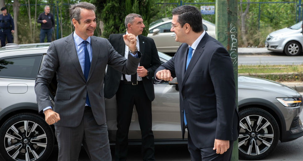 Η συνάντηση του πρωθυπουργού με τον περιφερειάρχη… αλλιώς