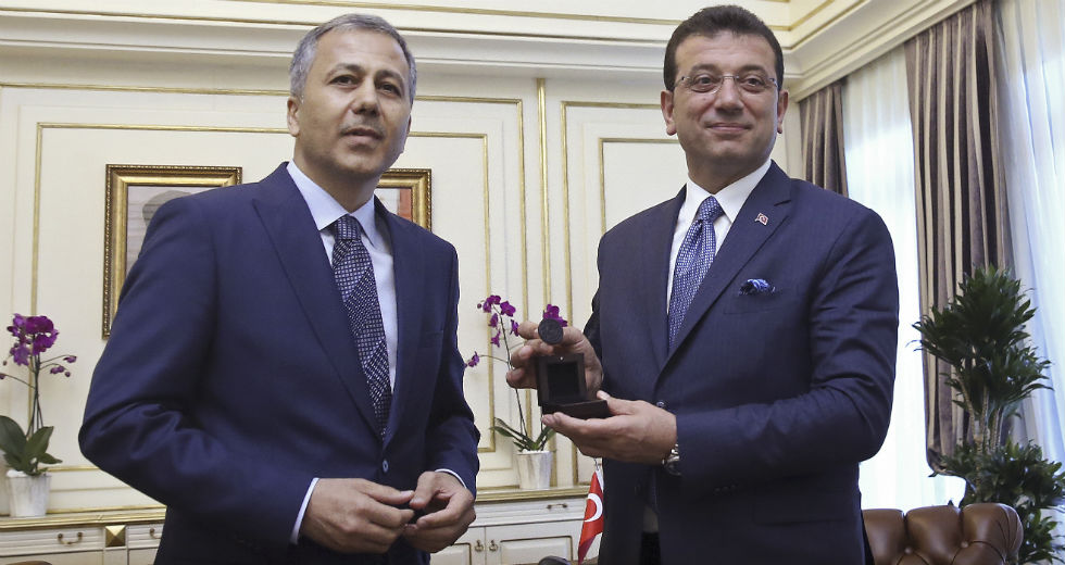 Σε πανηγυρικό κλίμα η ορκωμοσία Ιμάμογλου