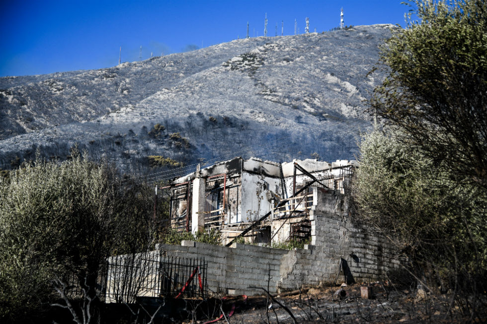 Σε ύφεση η πυρκαγιά στον Υμηττό