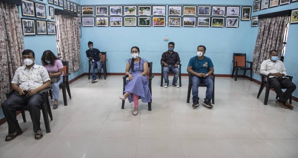 Ο κορονοϊός διασπείρεται στην ινδική ύπαιθρο, έκρηξη μολύνσεων και θανάτων