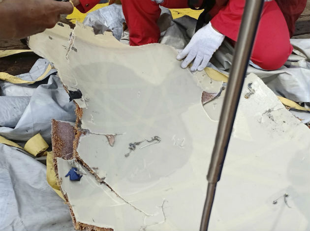 Συντριβή αεροσκάφους στην Ινδονησία, νεκροί οι 189 επιβάτες
