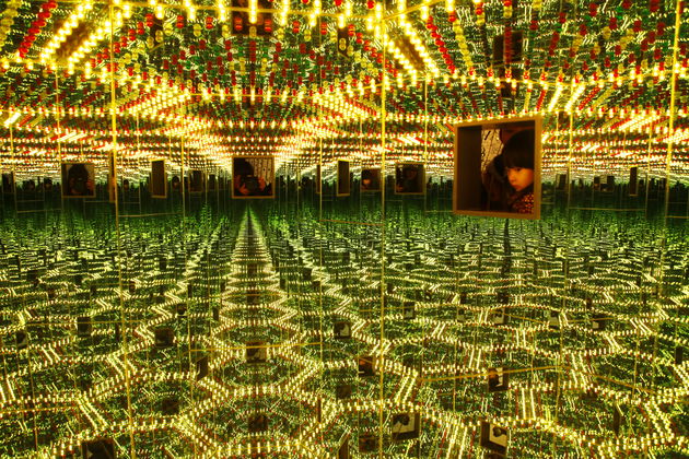 Τα καλειδοσκοπικά σύμπαντα της Yayoi Kusama