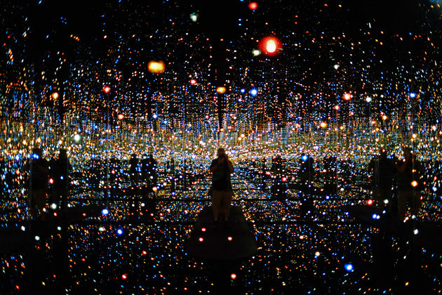 Τα καλειδοσκοπικά σύμπαντα της Yayoi Kusama