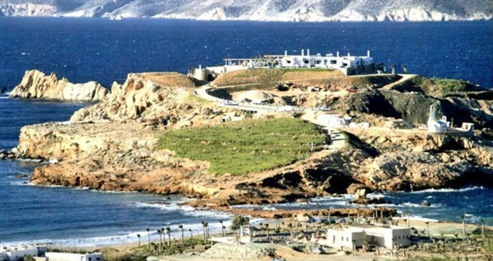 Ούτε και ο κορονοϊός μπόρεσε να σταματήσει τα αυθαίρετα στην Ιο
