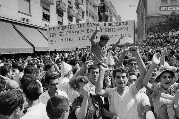 Τα Ιουλιανά κι η Αποστασία με τη ματιά ενός φωτορεπόρτερ