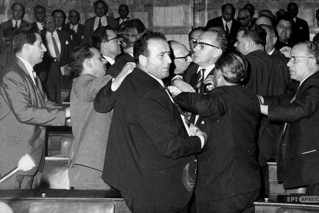 Τα Ιουλιανά κι η Αποστασία με τη ματιά ενός φωτορεπόρτερ