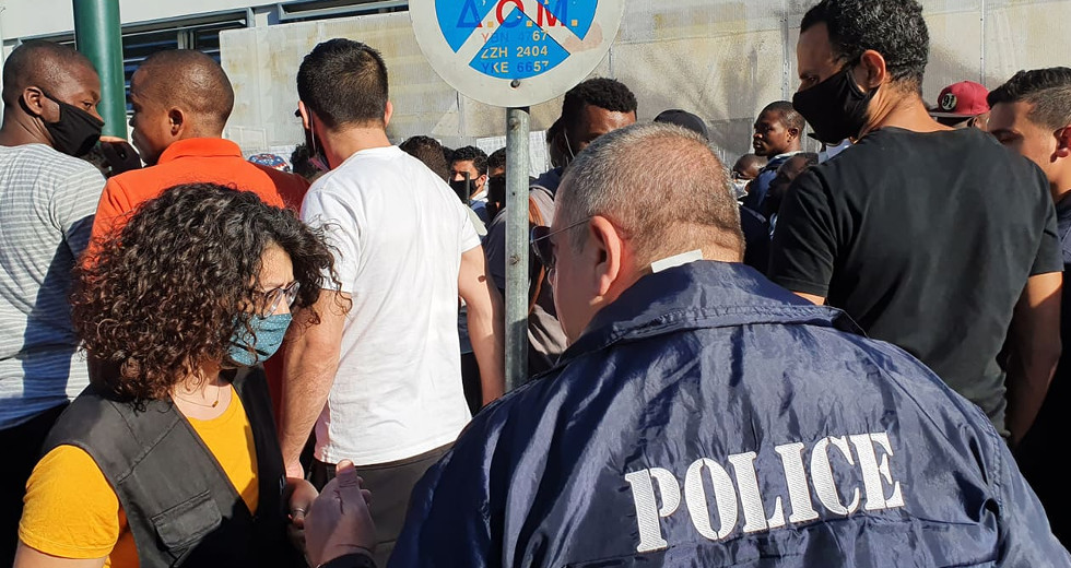 Χάος στον Αλιμο, σόου στην Κατεχάκη