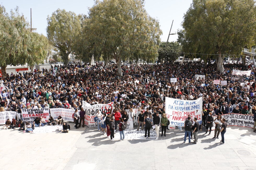 «Βούλιαξε» η Κρήτη από τα συλλαλητήρια