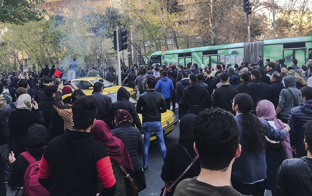 Με αίμα βάφτηκαν οι διαδηλώσεις στο Ιράν