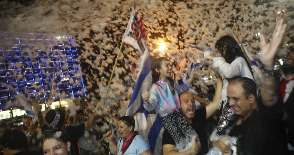 Πανηγυρισμοί στο Ισραήλ για την αποχώρηση του Νετανιάχου