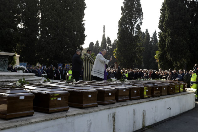 26 φέρετρα χωρίς όνομα