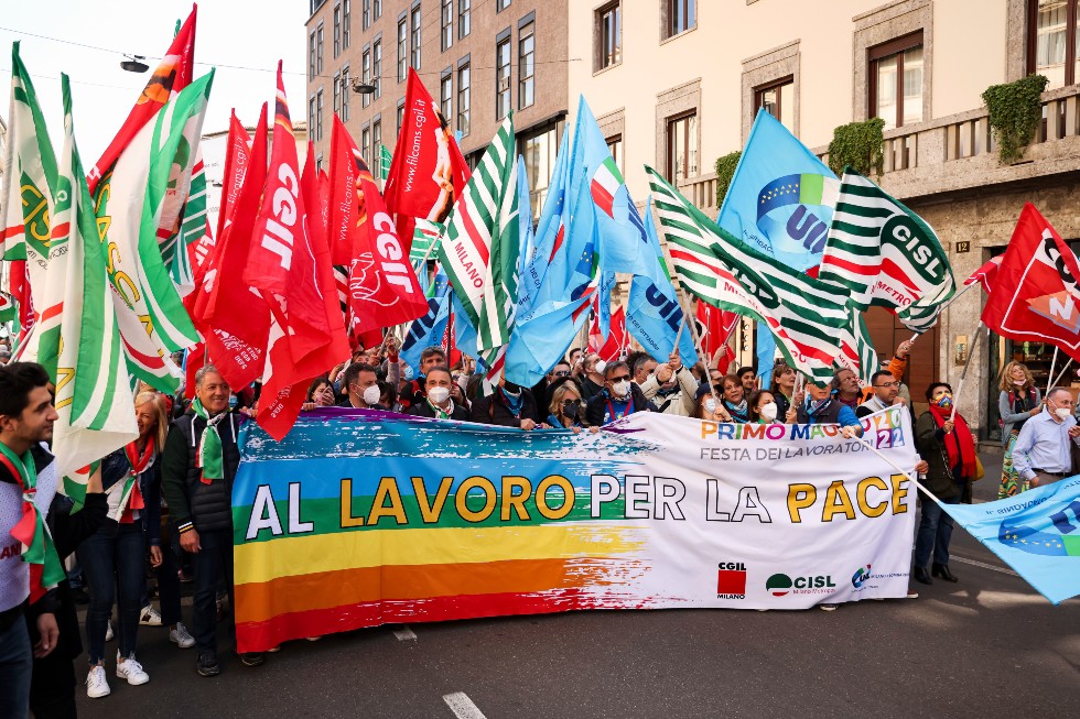 Χιλιάδες εργαζόμενοι στην Ευρώπη τίμησαν την επέτειο της Εργατικής Πρωτομαγιάς