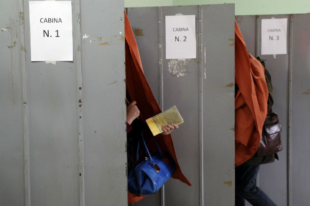 Διχασμένη βγαίνει η Ιταλία από τις κάλπες