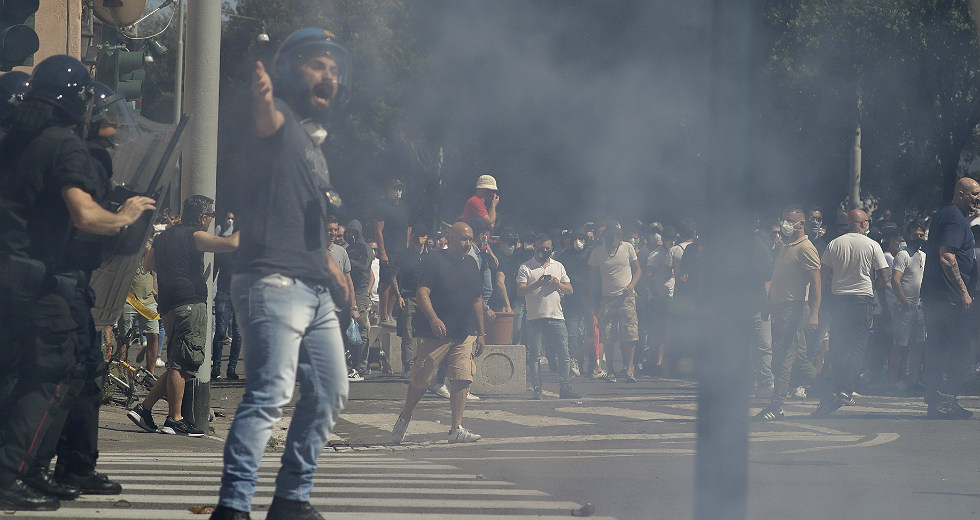 Φασίστες επιτέθηκαν σε δημοσιογράφους στην Ιταλία