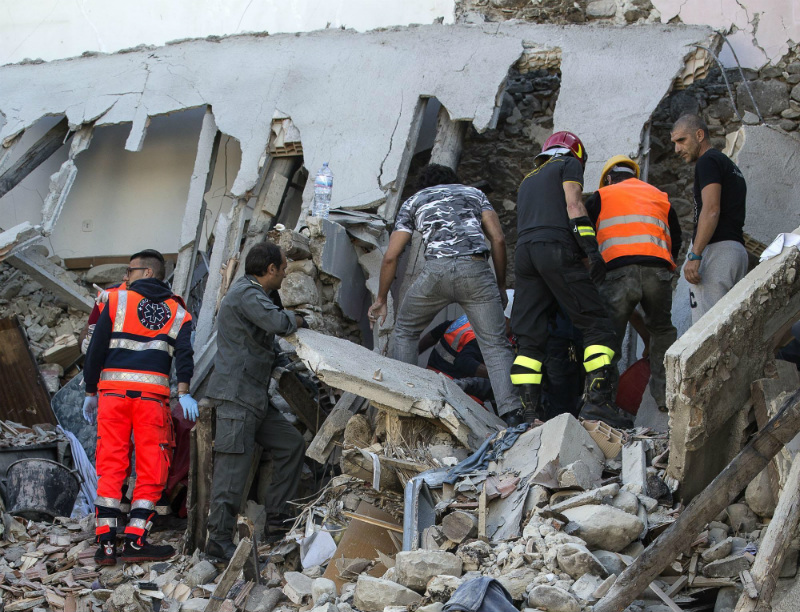 Εκατοντάδες θύματα, ισοπεδωμένες πόλεις