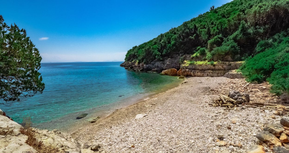 «Ανέστησαν» παραλία-στολίδι της Νότιας Ιθάκης