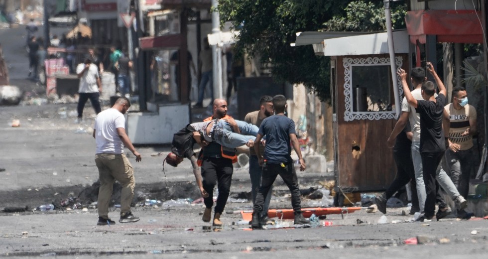 Ο ισραηλινός στρατός «αποσύρεται» από την Τζενίν, αλλά οι μάχες συνεχίζονται
