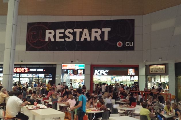 Στα mall αναστέναξαν οι κάρτες!